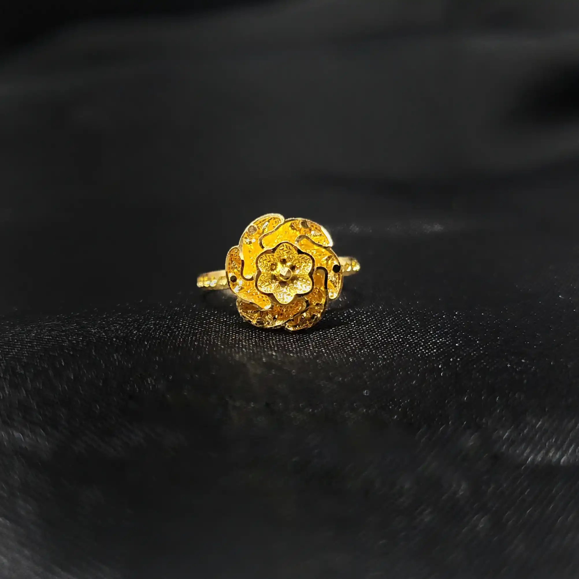 Gold Fingerring